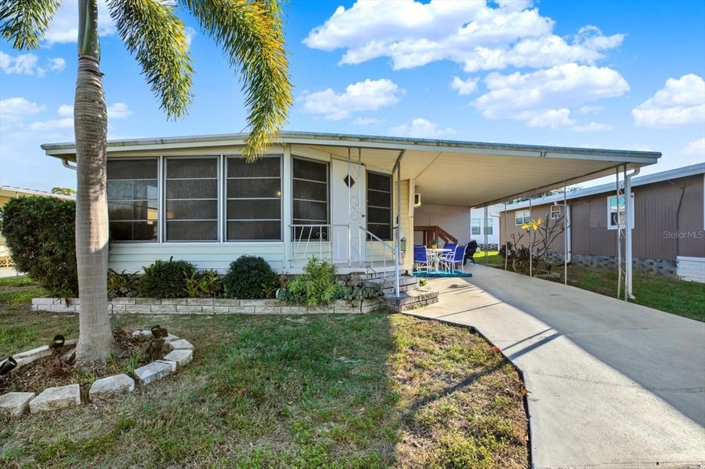 For Sale: $99,000 (1 beds, 1 baths, 560 Square Feet)