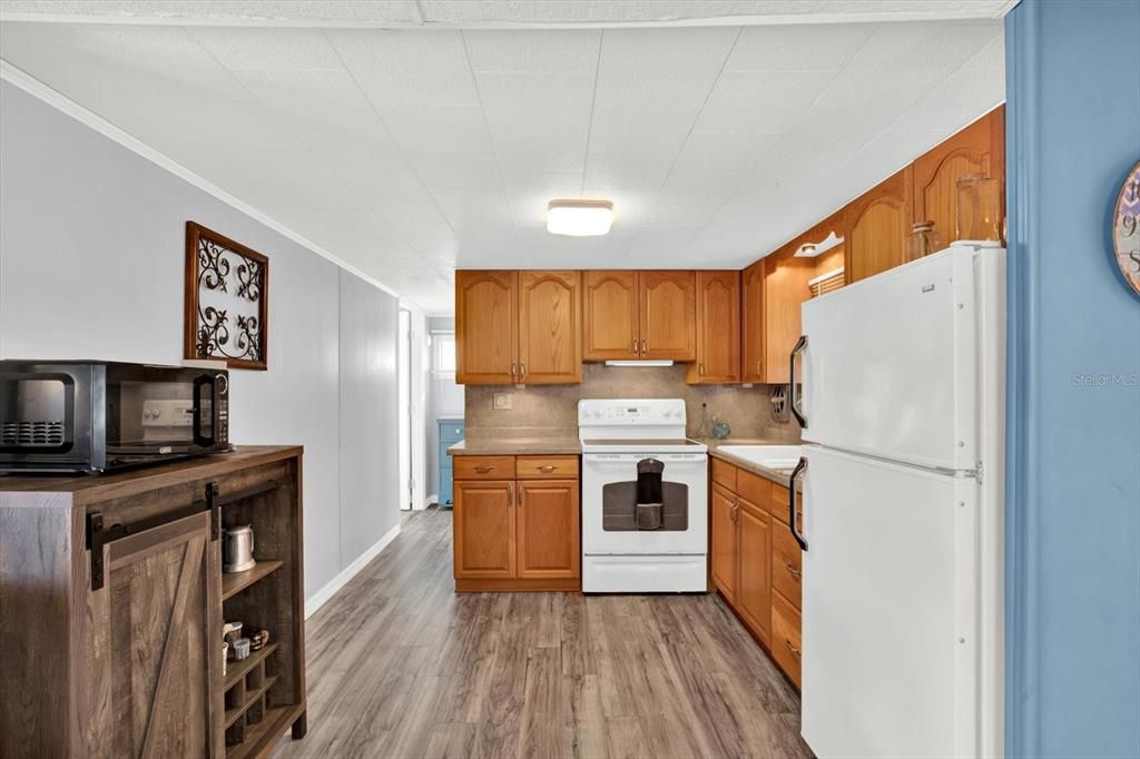For Sale: $99,000 (1 beds, 1 baths, 560 Square Feet)