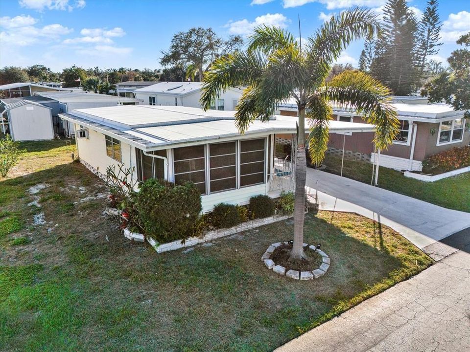 For Sale: $99,000 (1 beds, 1 baths, 560 Square Feet)