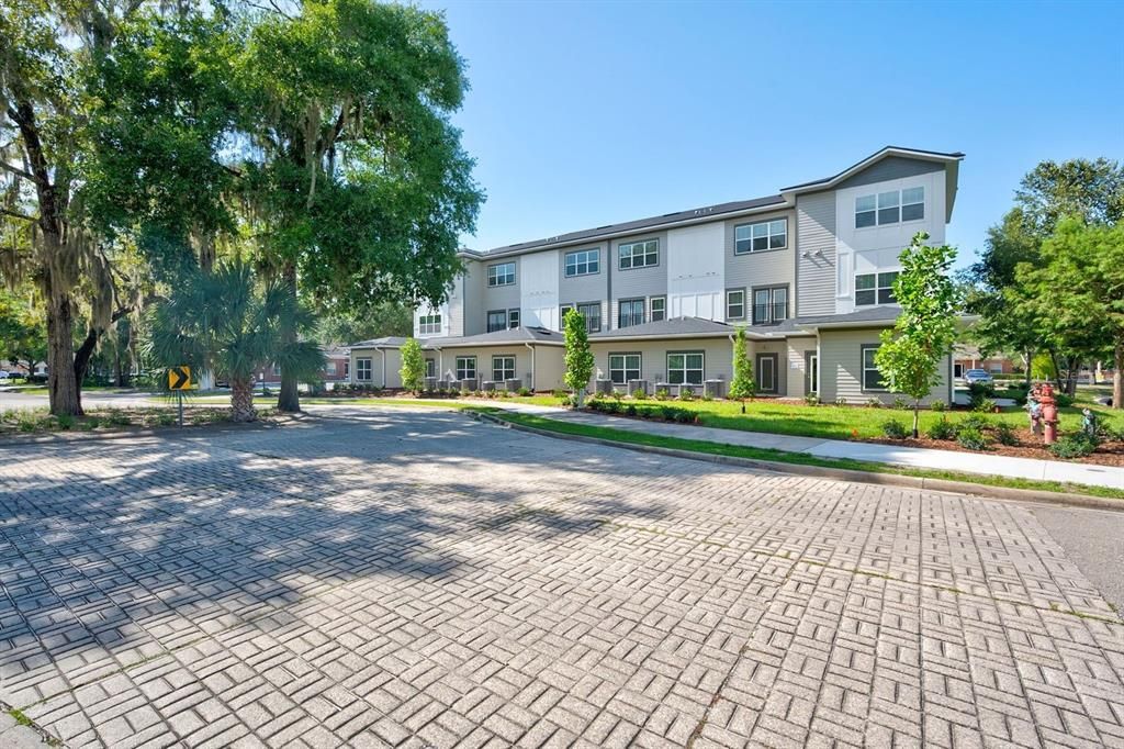 For Rent: $1,649 (2 beds, 2 baths, 1400 Square Feet)