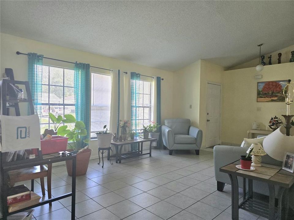 For Sale: $260,000 (3 beds, 2 baths, 1790 Square Feet)