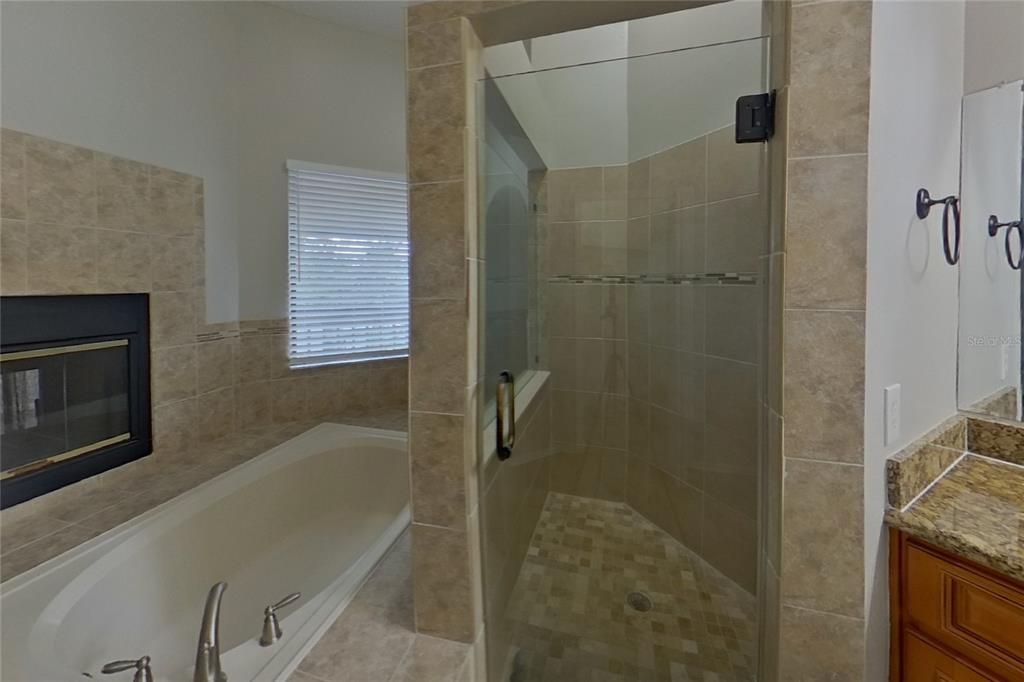 For Rent: $3,449 (3 beds, 3 baths, 2360 Square Feet)