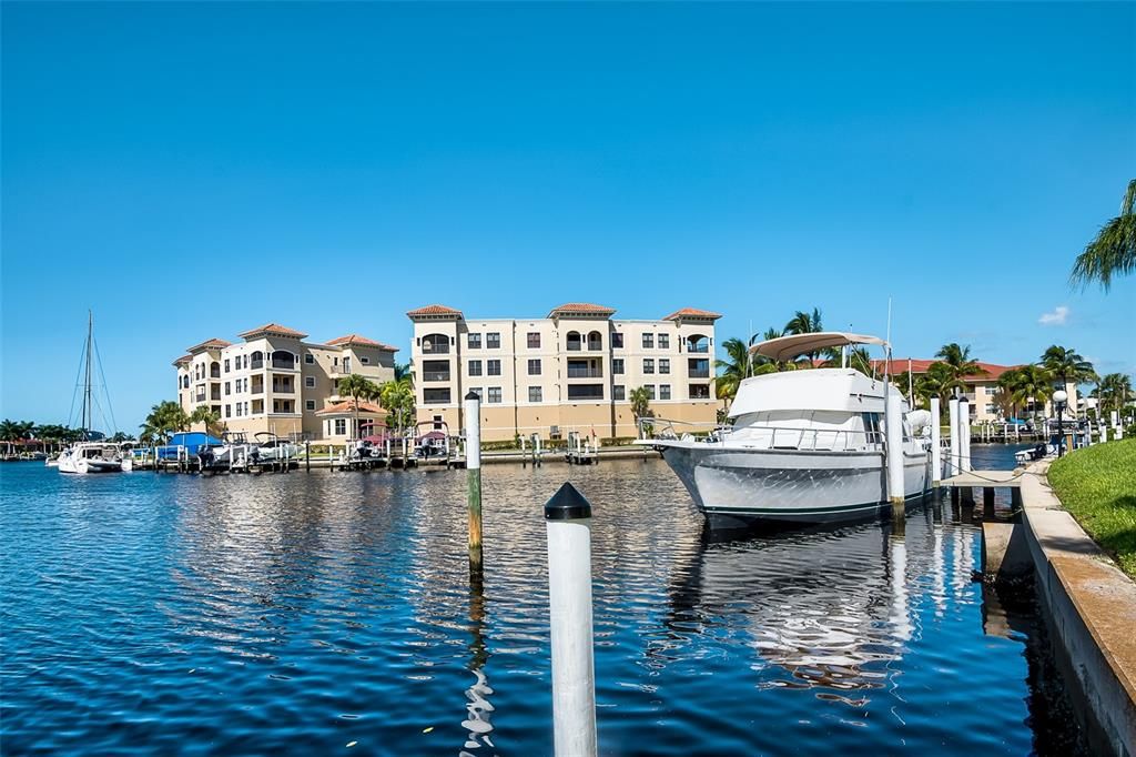 For Rent: $3,500 (2 beds, 2 baths, 1138 Square Feet)