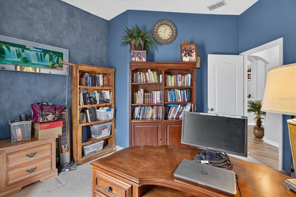 For Sale: $375,000 (3 beds, 2 baths, 1714 Square Feet)