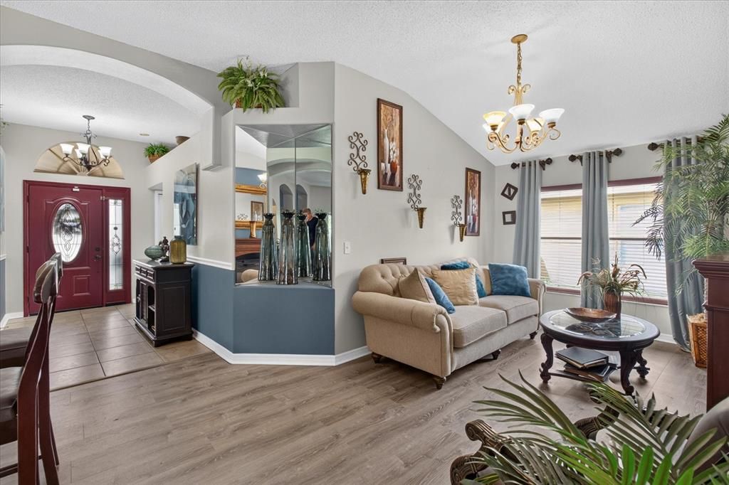 For Sale: $375,000 (3 beds, 2 baths, 1714 Square Feet)