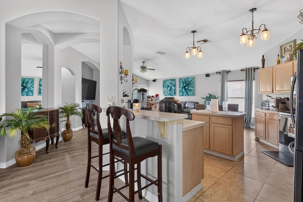 For Sale: $375,000 (3 beds, 2 baths, 1714 Square Feet)