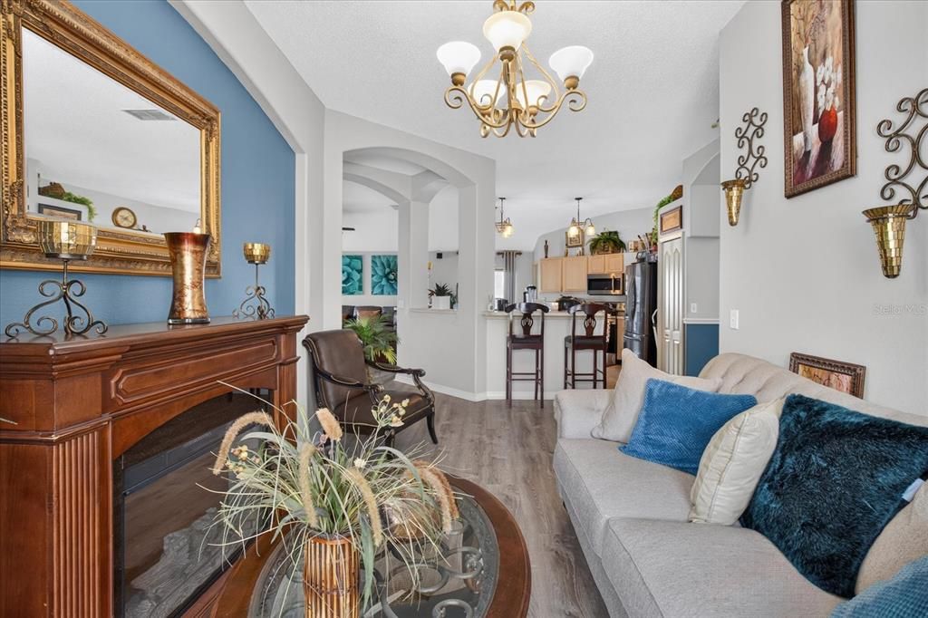 For Sale: $375,000 (3 beds, 2 baths, 1714 Square Feet)