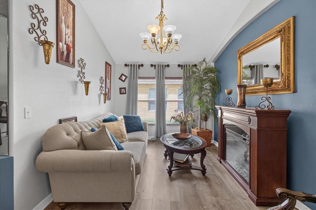For Sale: $375,000 (3 beds, 2 baths, 1714 Square Feet)