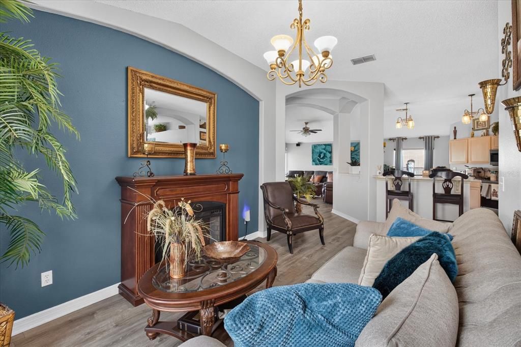 For Sale: $375,000 (3 beds, 2 baths, 1714 Square Feet)