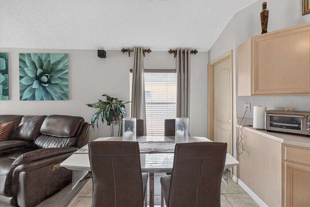 For Sale: $375,000 (3 beds, 2 baths, 1714 Square Feet)