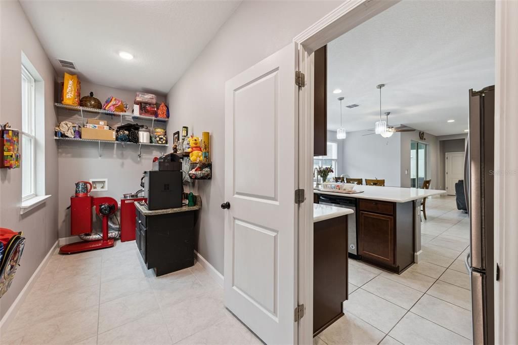 En Venta: $575,000 (5 camas, 3 baños, 3273 Pies cuadrados)