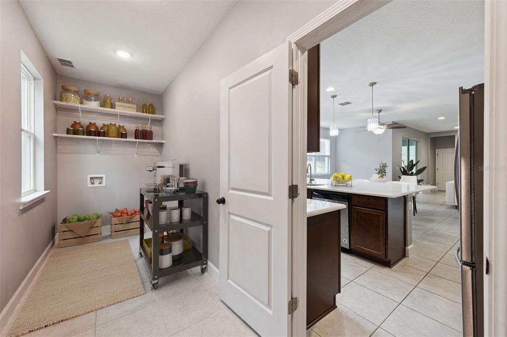 En Venta: $575,000 (5 camas, 3 baños, 3273 Pies cuadrados)