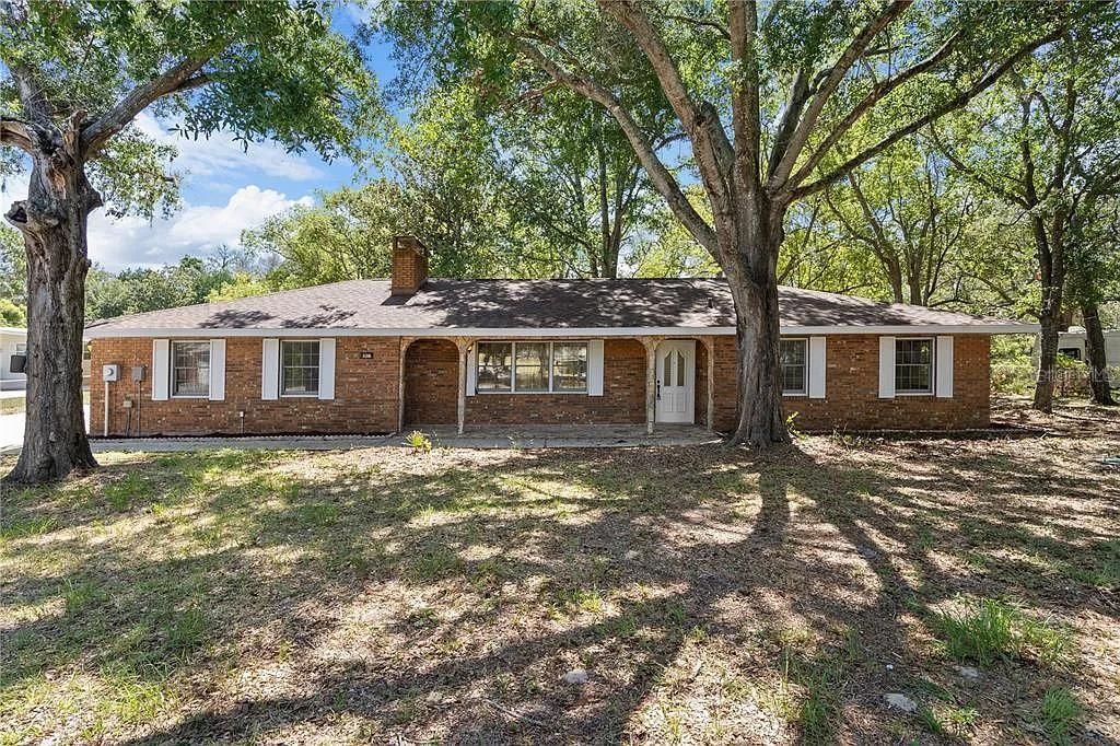 Recently Sold: $300,000 (3 beds, 2 baths, 1600 Square Feet)
