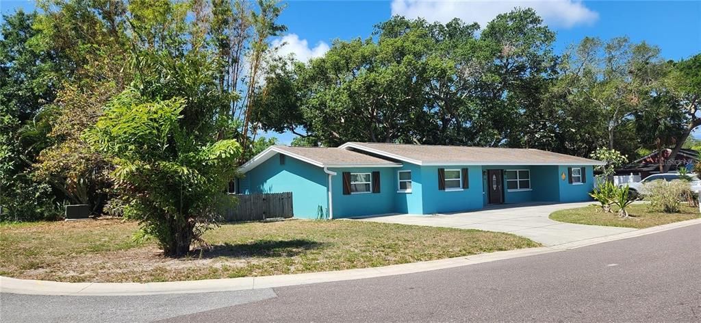 For Rent: $2,450 (3 beds, 2 baths, 1200 Square Feet)