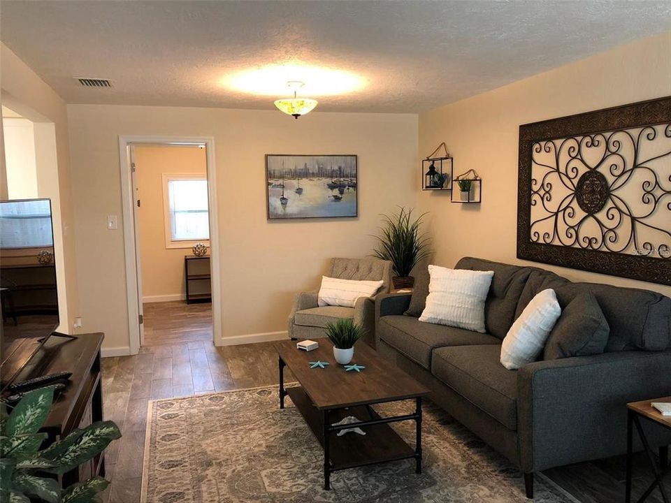 For Rent: $2,450 (3 beds, 2 baths, 1200 Square Feet)