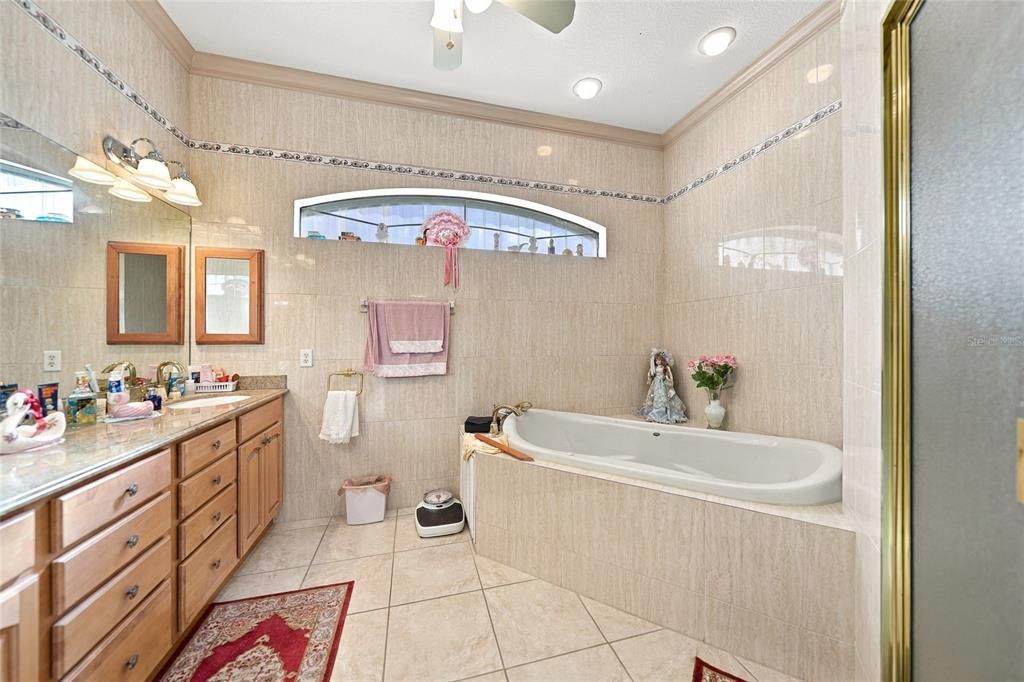 For Sale: $950,000 (4 beds, 4 baths, 3169 Square Feet)