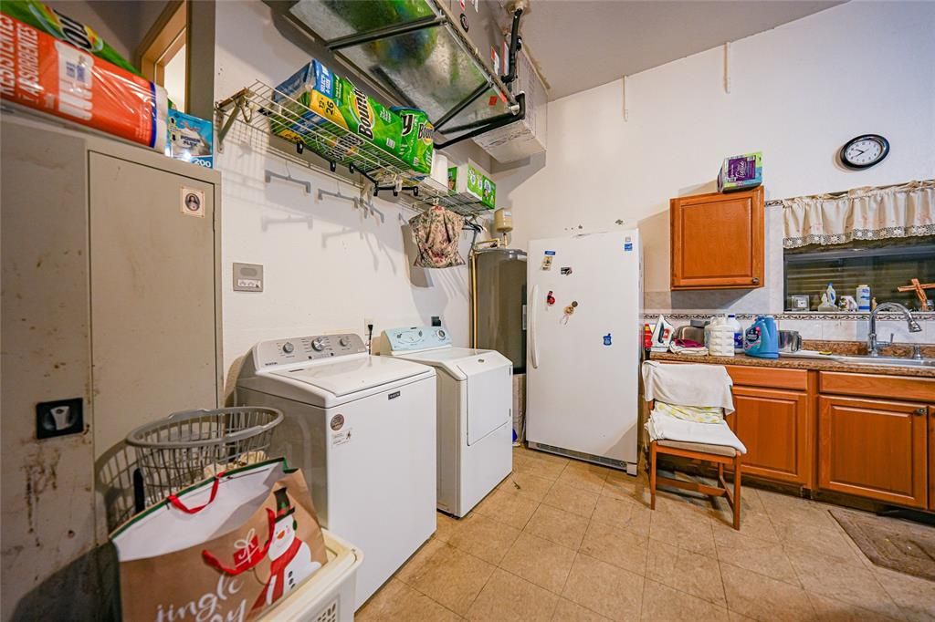 For Sale: $950,000 (4 beds, 4 baths, 3169 Square Feet)