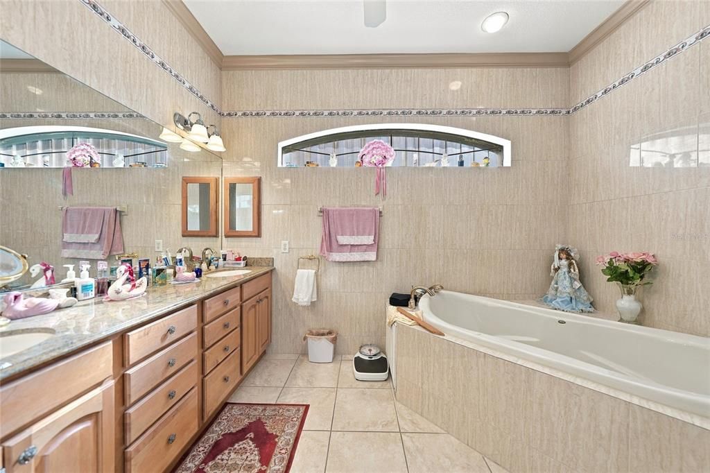 For Sale: $950,000 (4 beds, 4 baths, 3169 Square Feet)