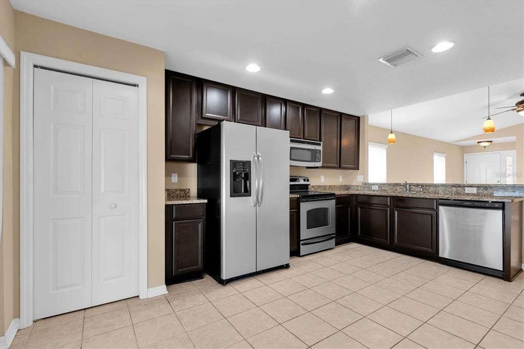 For Sale: $279,000 (3 beds, 2 baths, 1275 Square Feet)