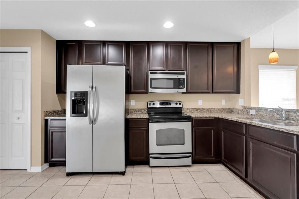 For Sale: $279,000 (3 beds, 2 baths, 1275 Square Feet)