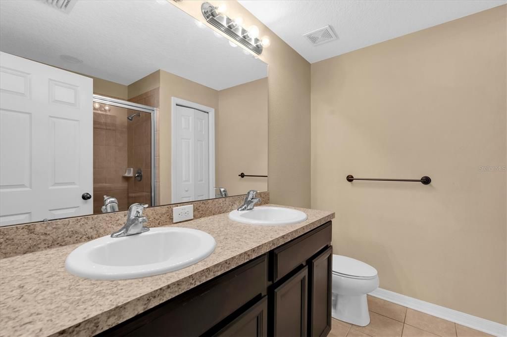 For Sale: $279,000 (3 beds, 2 baths, 1275 Square Feet)