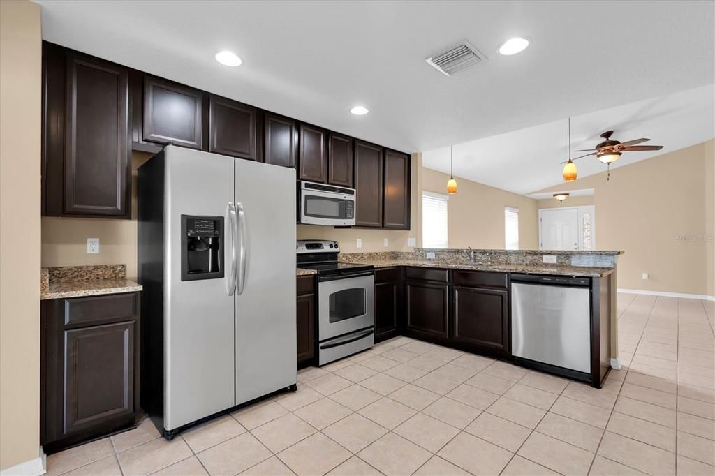 For Sale: $279,000 (3 beds, 2 baths, 1275 Square Feet)