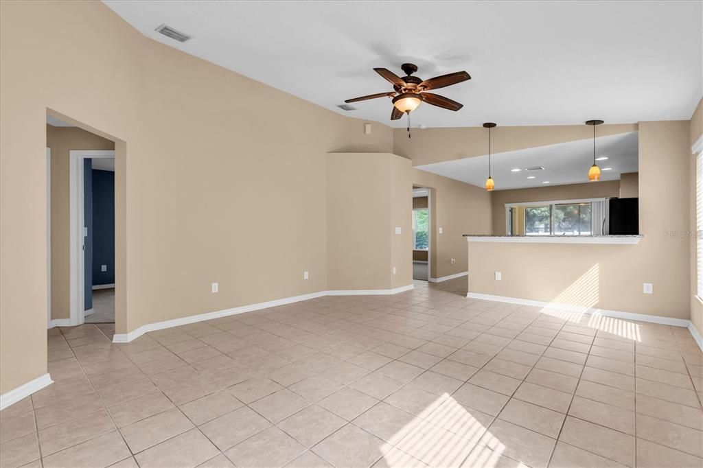 For Sale: $279,000 (3 beds, 2 baths, 1275 Square Feet)