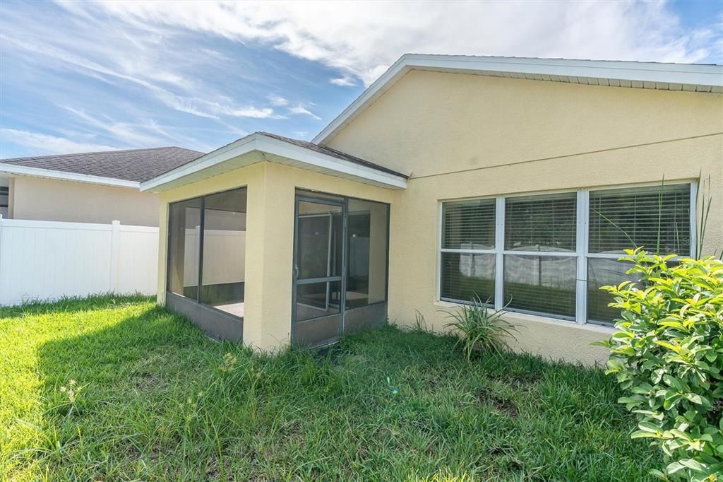 For Sale: $279,000 (3 beds, 2 baths, 1275 Square Feet)