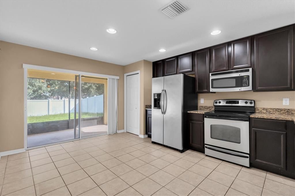 For Sale: $279,000 (3 beds, 2 baths, 1275 Square Feet)