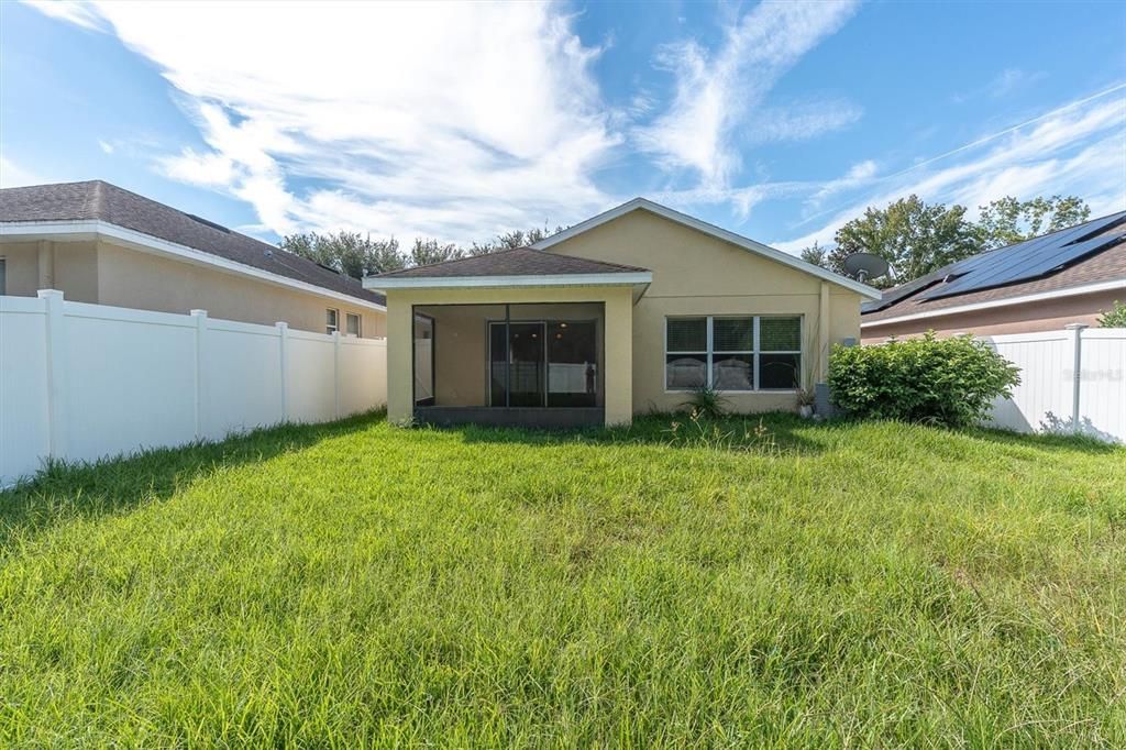 For Sale: $279,000 (3 beds, 2 baths, 1275 Square Feet)