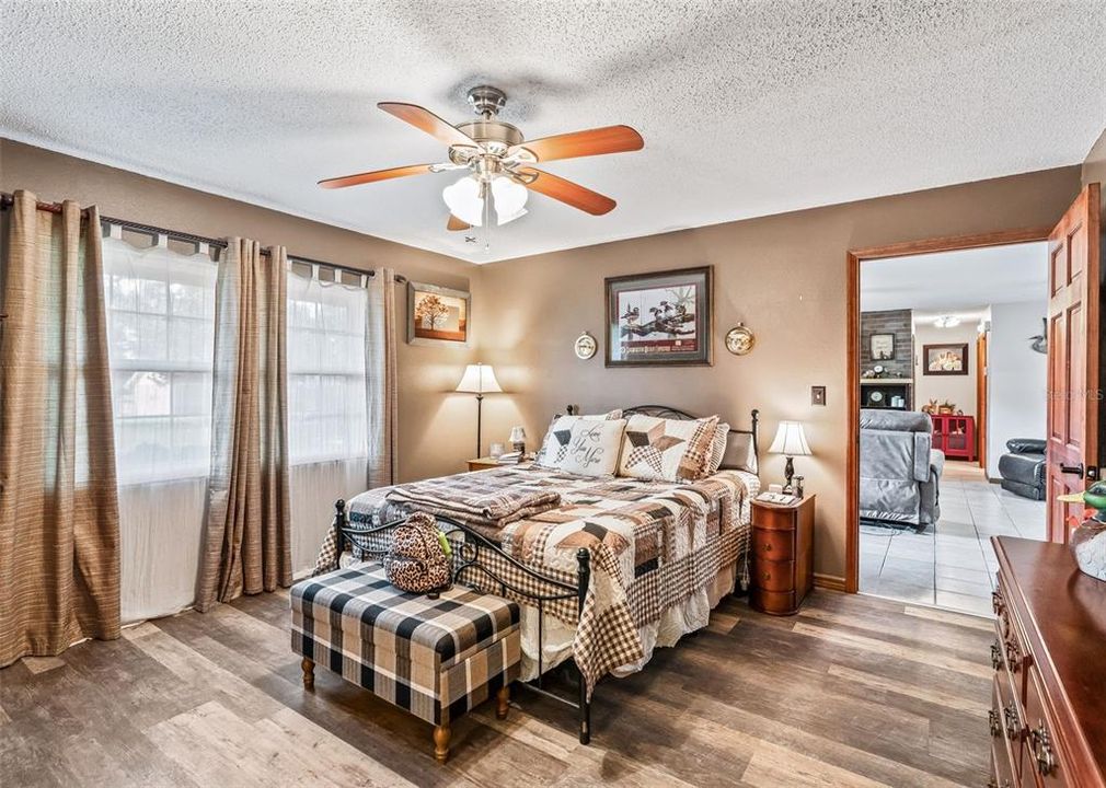 For Sale: $267,000 (3 beds, 2 baths, 1430 Square Feet)