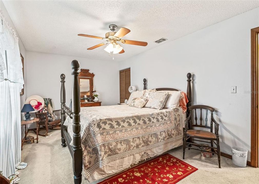 For Sale: $267,000 (3 beds, 2 baths, 1430 Square Feet)