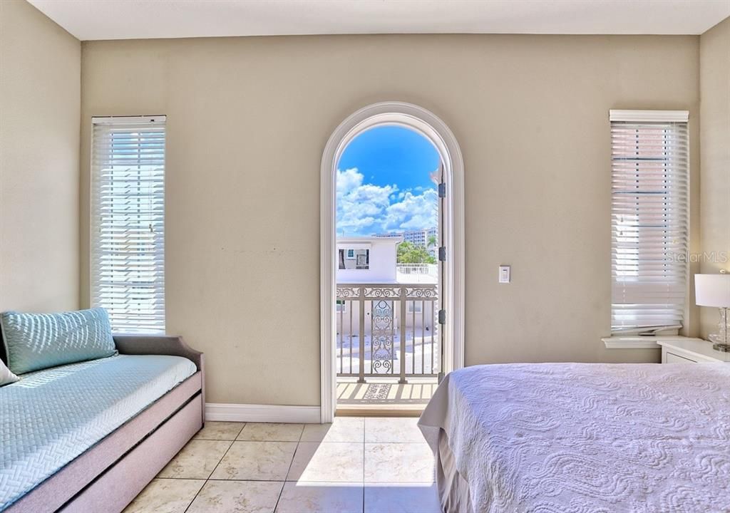 En Venta: $3,975,000 (4 camas, 3 baños, 3456 Pies cuadrados)