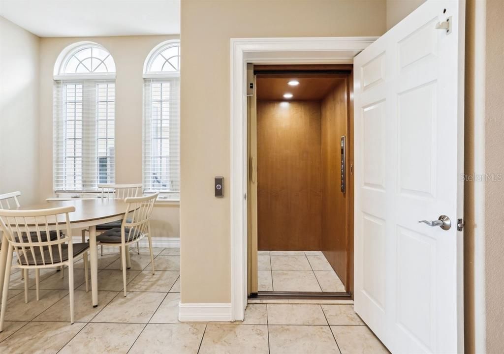 En Venta: $3,975,000 (4 camas, 3 baños, 3456 Pies cuadrados)