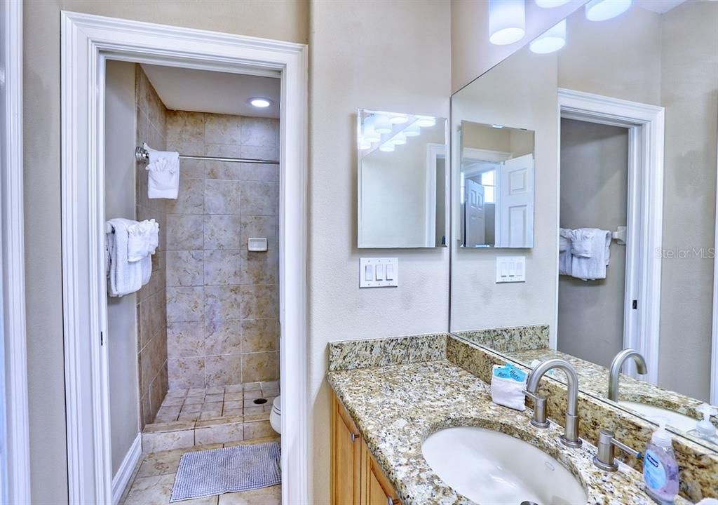 En Venta: $3,975,000 (4 camas, 3 baños, 3456 Pies cuadrados)