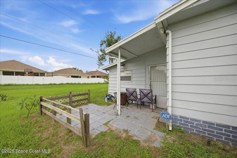 For Sale: $179,000 (2 beds, 2 baths, 1200 Square Feet)