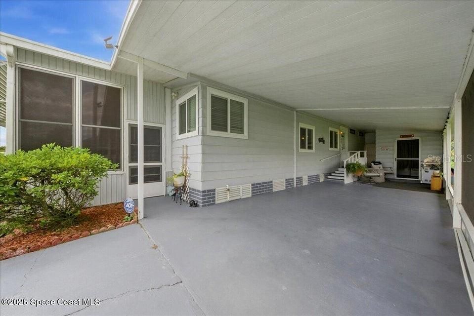 For Sale: $179,000 (2 beds, 2 baths, 1200 Square Feet)