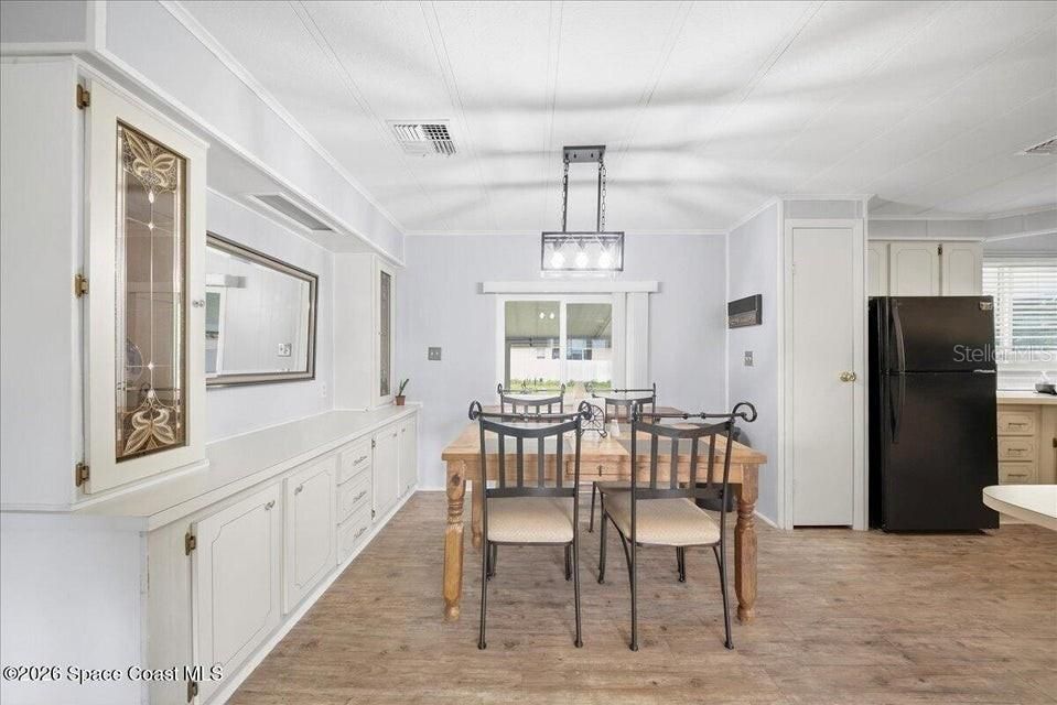 For Sale: $179,000 (2 beds, 2 baths, 1200 Square Feet)