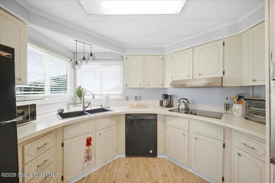 For Sale: $179,000 (2 beds, 2 baths, 1200 Square Feet)