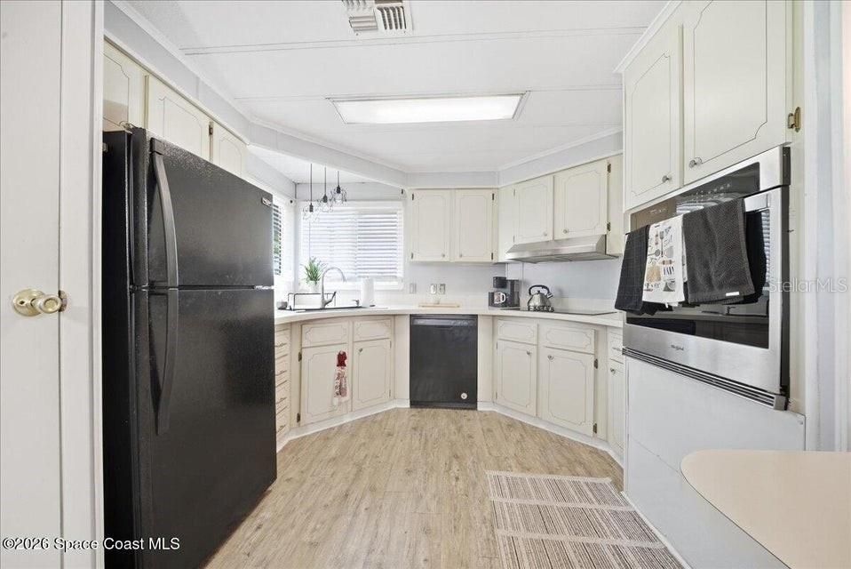 For Sale: $179,000 (2 beds, 2 baths, 1200 Square Feet)