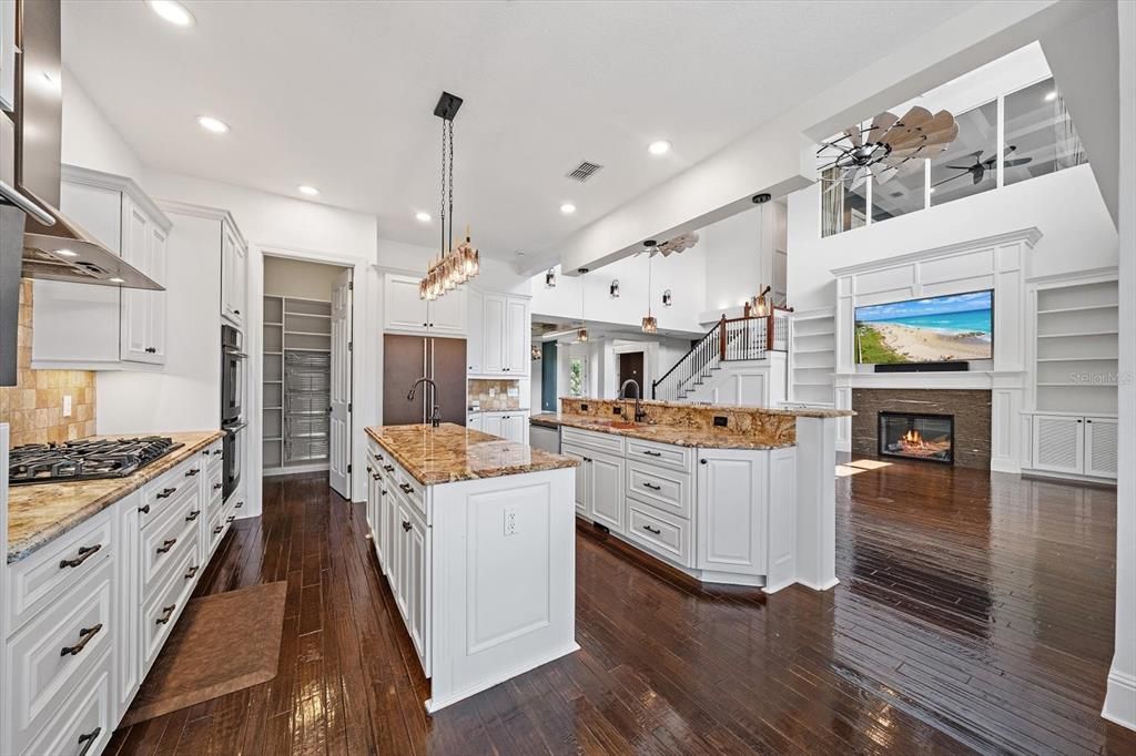 En Venta: $1,689,000 (4 camas, 3 baños, 4308 Pies cuadrados)