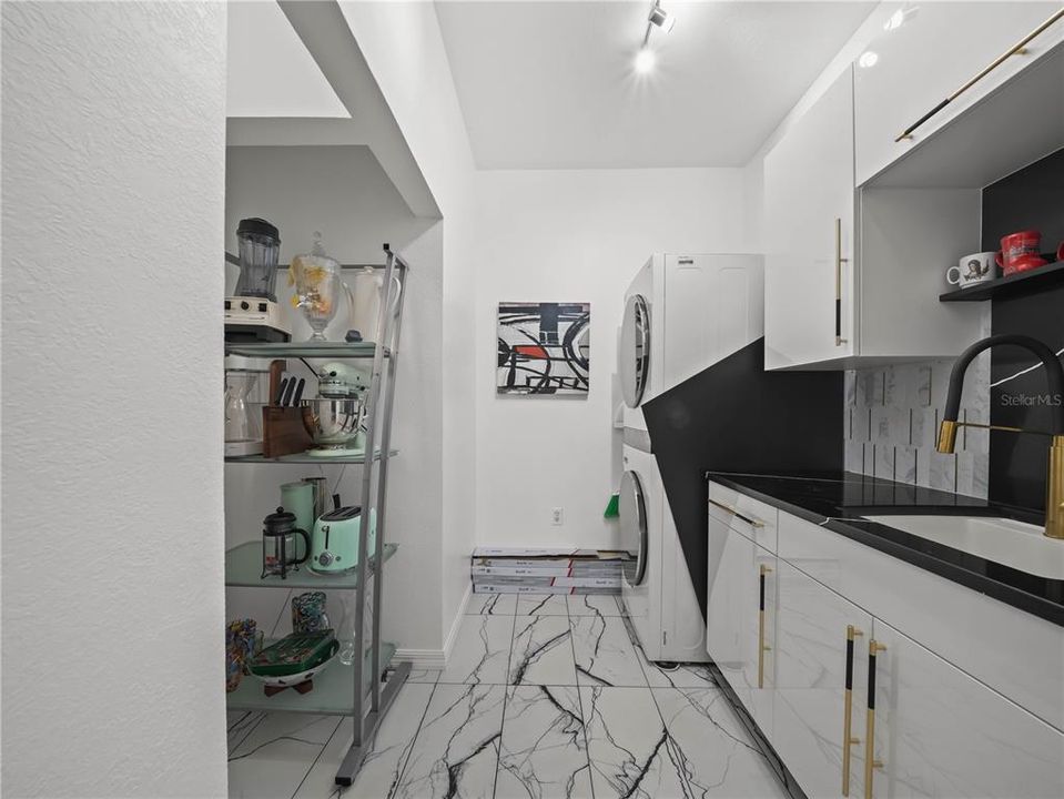 合同活跃: $499,000 (3 贝兹, 2 浴室, 2477 平方英尺)