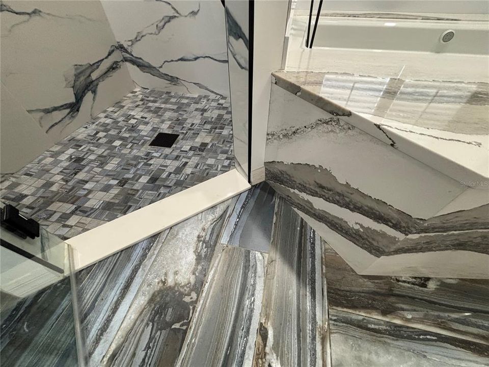 合同活跃: $499,000 (3 贝兹, 2 浴室, 2477 平方英尺)