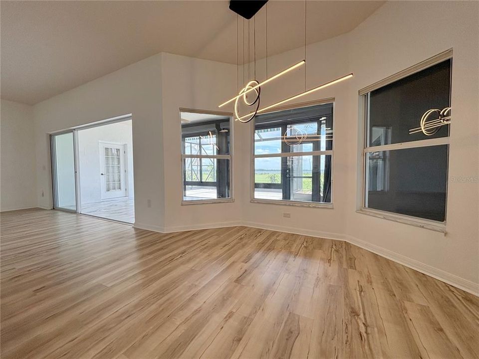合同活跃: $499,000 (3 贝兹, 2 浴室, 2477 平方英尺)