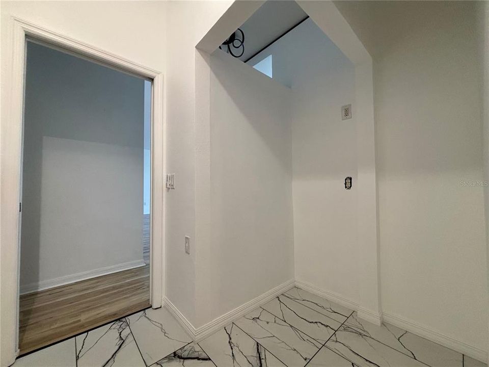 合同活跃: $499,000 (3 贝兹, 2 浴室, 2477 平方英尺)