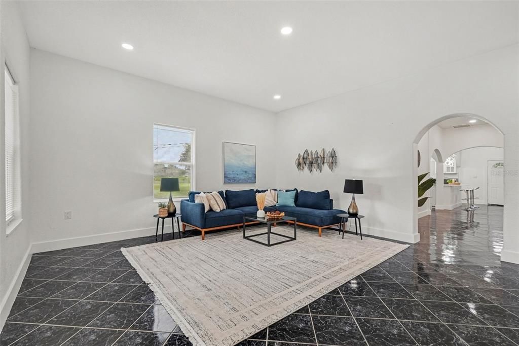 En Venta: $540,000 (4 camas, 2 baños, 2545 Pies cuadrados)