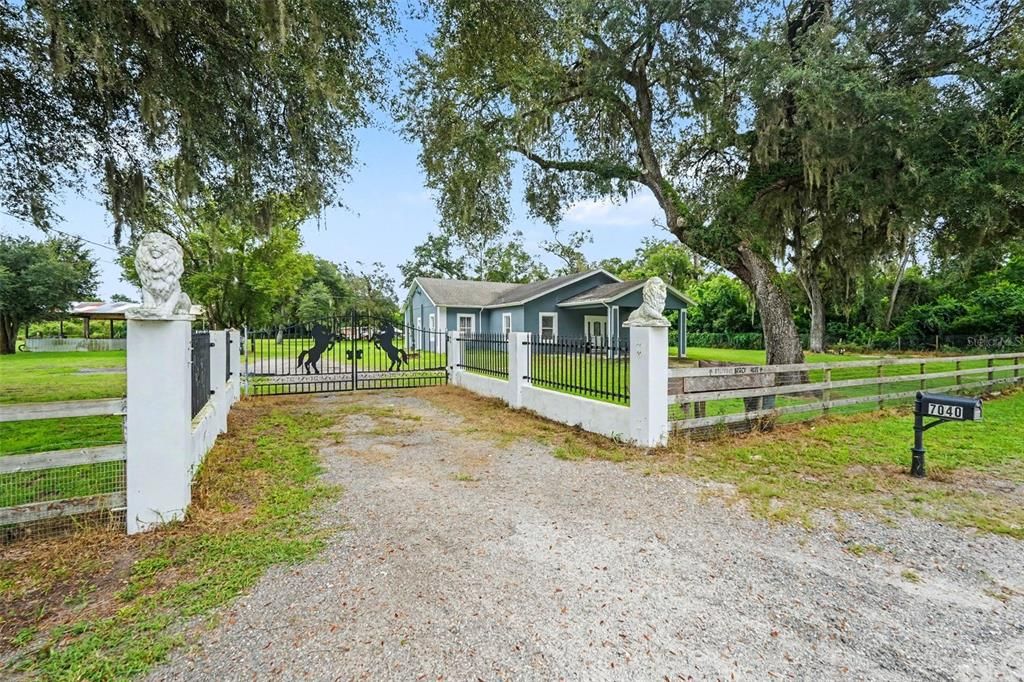 En Venta: $540,000 (4 camas, 2 baños, 2545 Pies cuadrados)