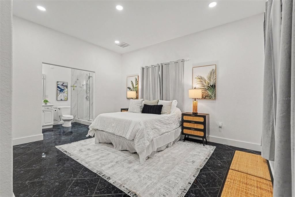 En Venta: $540,000 (4 camas, 2 baños, 2545 Pies cuadrados)