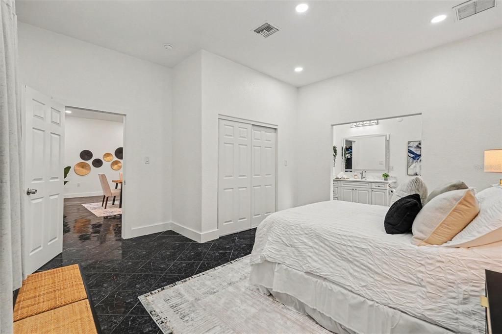 En Venta: $540,000 (4 camas, 2 baños, 2545 Pies cuadrados)