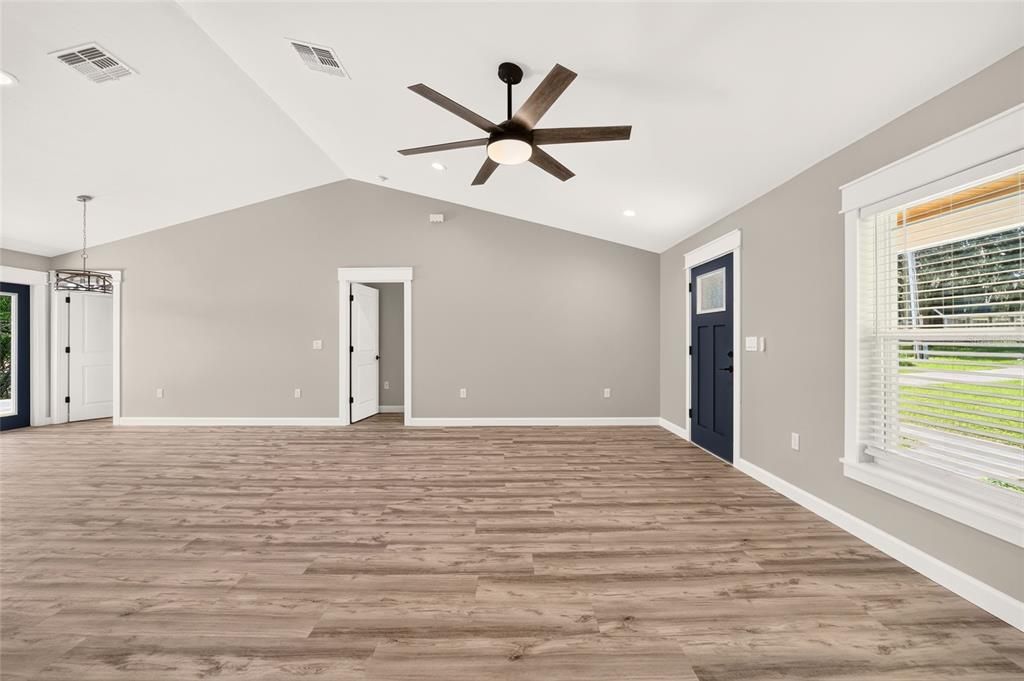 For Sale: $299,900 (3 beds, 2 baths, 1519 Square Feet)